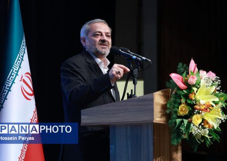 معلم آگاه: قول می‌دهم نظام تعلیم و تربیت را به صدر بنشانم