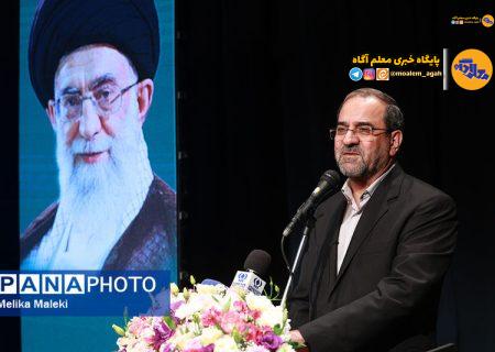 اولیا و مربیان دو عنصر اصلی تربیت فرزندان هستند و باید برای مقابله با آسیب‌های اجتماعی مصمم باشند