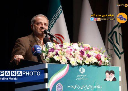 والدین نقش اول را در تربیت فرزندان دارند؛ باید یک الگوی مشارکتی نظام‌مند، قاعده‌مند، ساختارمند بر مبنای رویکردهای تربیتی طراحی کنیم