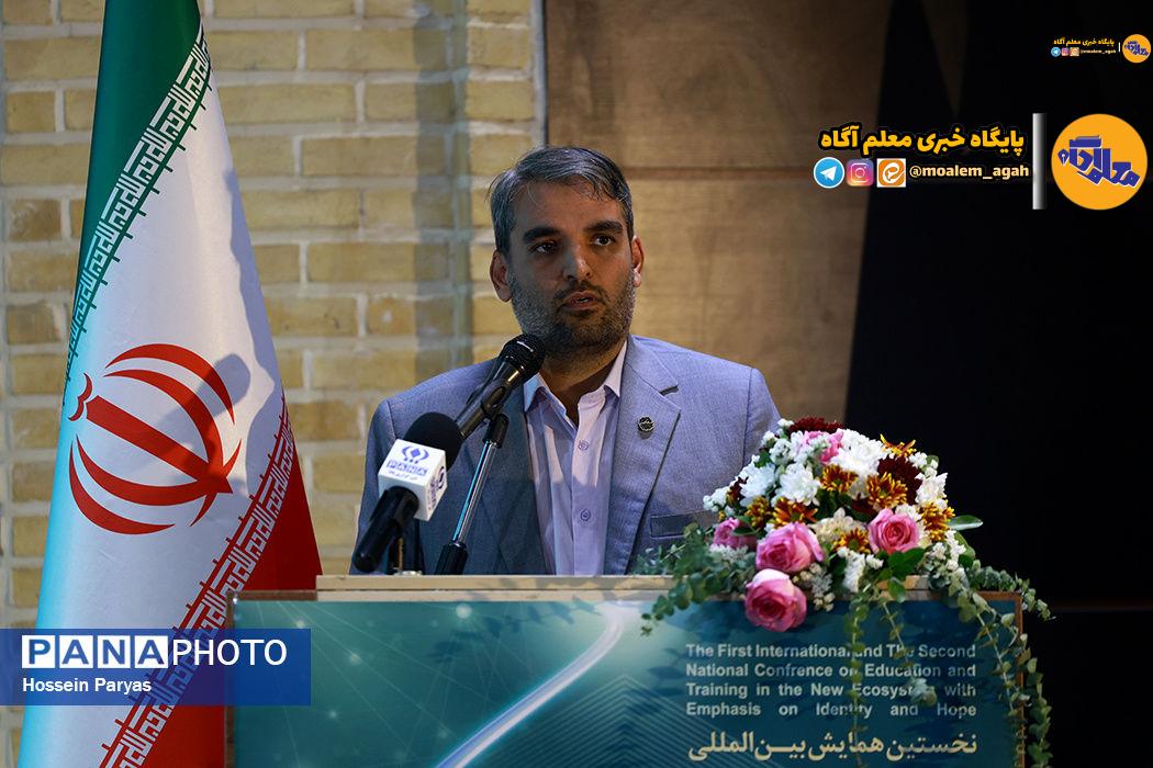 یافته‌ها و دستاوردهای علمی همایش «تربیت در زیست‌بوم جدید» باید به کف مدارس برود