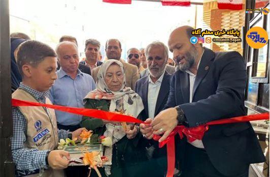 هدیه مدرسه ۱۸ کلاسه مهر آفرین به دانش‌آموزان رودهن توسط حاجیه خانم رزازیان