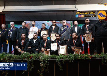 قهرمانان مسابقات کارکنان سازمان نوسازی مدارس تقدیر شدند