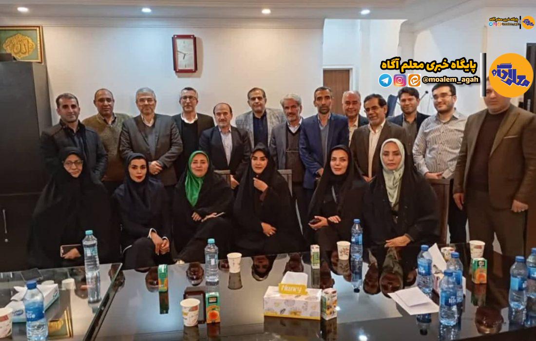نشست  مشترک هم اندیشی اعضای شورای راهبردی جبهه فرهنگیان و فرهیختگان ایران اسلامی و مشاور و دستیار ویژه وزیر کشور و نایب رئیس کمیسیون کشاورزی مجلس