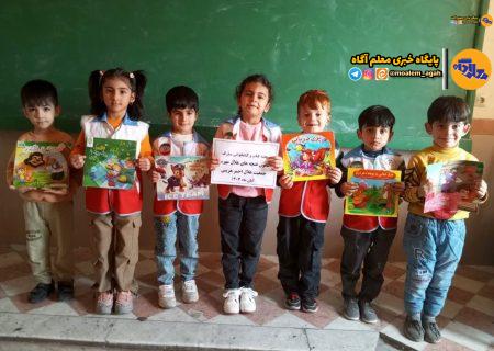 اعضای کانون‌های دانش‌آموزی هلال‌احمر ۱۳۵۰ دقیقه کتاب معرفی کردند