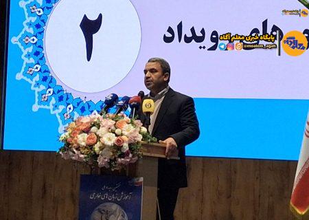 فراگیری زبان‌های زنده دنیا باید با حفظ و تقویت هویت اسلامی_ایرانی صورت گیرد/ ضرورت طراحی الگوی بومی