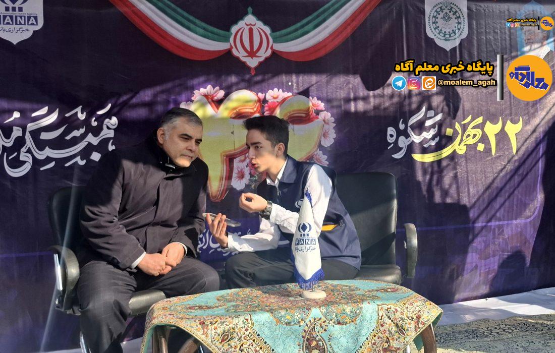 گفت‌وگوی وزیر نفت با دانش‌آموزخبرنگاران پانا در راهپیمایی ۲۲ بهمن