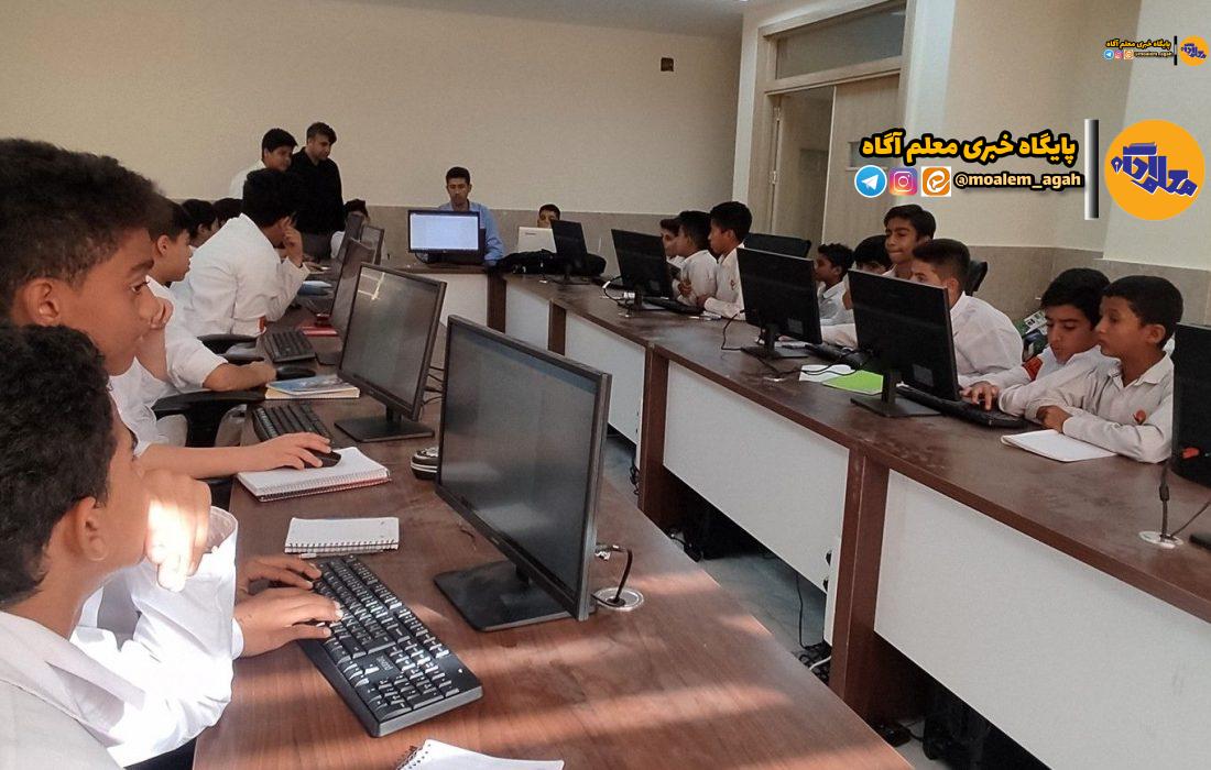 آموزش کدنویسی و مهارت‌های کارآفرینی به ۱۰ هزار دانش‌آموز و معلم