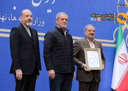 تجلیل از وزیر آموزش و پرورش به عنوان مدیر برتر دستگاه‌های اجرایی