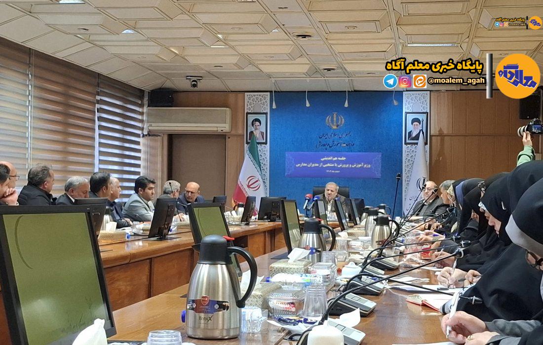 مدیران مدارس خط مقدم تعلیم و تربیت هستند