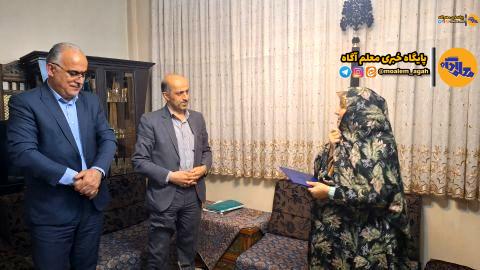 دیدار معاون آموزش متوسطه‌ آموزش و پرورش با خانواده شهید معلم