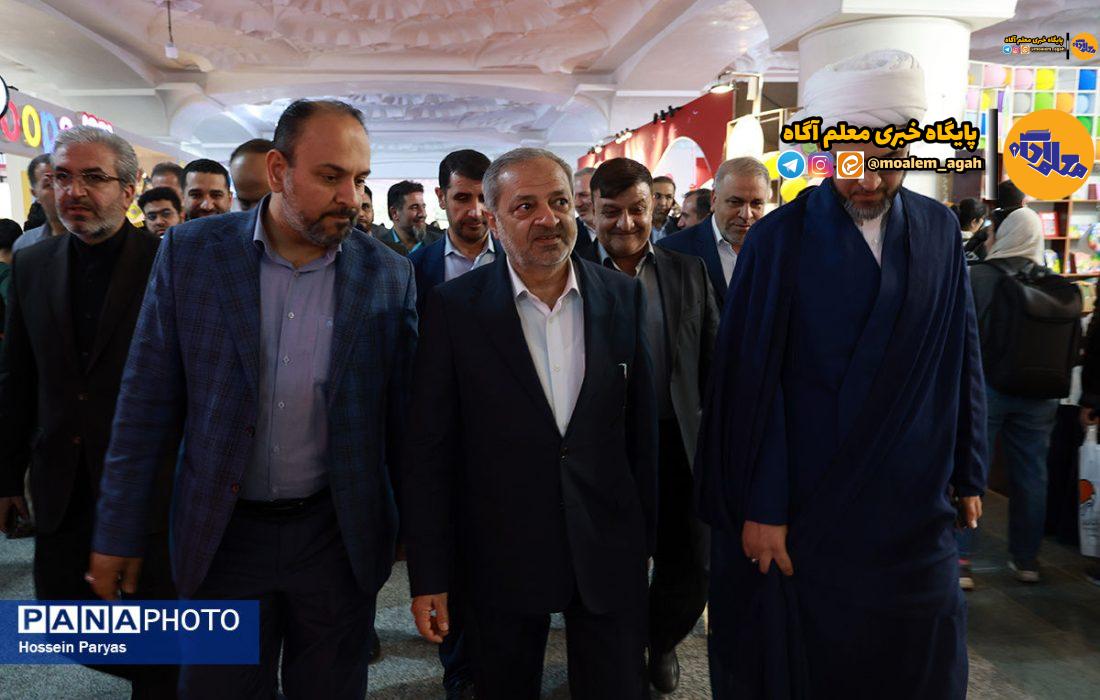 رفاقت با کتاب، شرط زندگی خوشبخت در آینده است