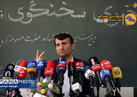 احتمال برگزاری آزمون استخدامی آموزش‌وپرورش در تیرماه؛ جذب ۲۰ هزار نیروی مدرسه‌یار و ۳۰ هزار دبیر، آموزگار و نیروی کیفیت‌بخشی/ رشد ۶۷ درصدی بودجه آموزش و پرورش/ همکاری پلیس و آموزش‌وپرورش برای ایجاد فضای سالم در بیرون مدرسه است