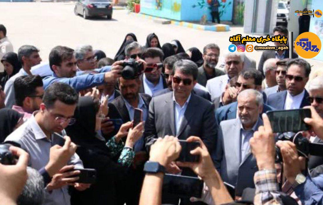 کلنگ‌زنی احداث دبستان دخترانه ۱۲ کلاسه شاهد جیرفت از سوی وزیر آموزش و پرورش